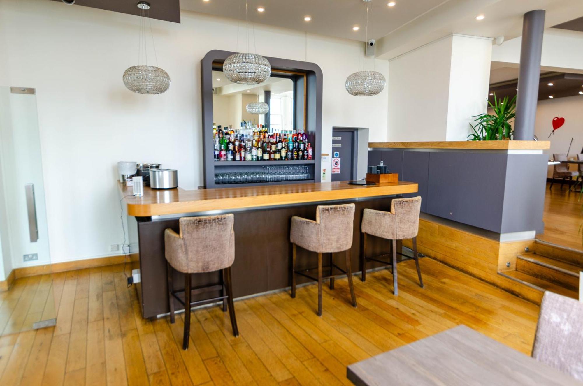 Opul Boutique At Admiral House Hotel Douglas Exterior photo